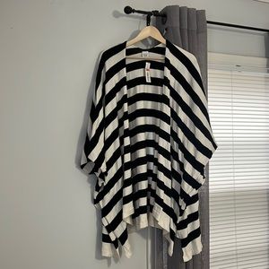 NWT Anna + Ava Black And White Striped Poncho One Size